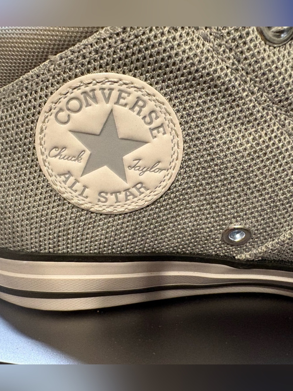 Converse All Star Chucks Low Top Sneakers in Light Gray and White - Picture 4 of 4